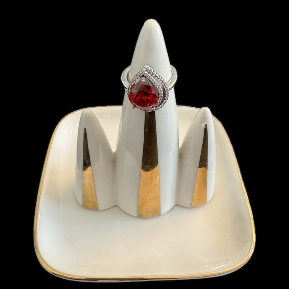 Silver teardrop ring Sz 6.5 - Picture 1 of 5